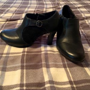 solesenseability heeled booties